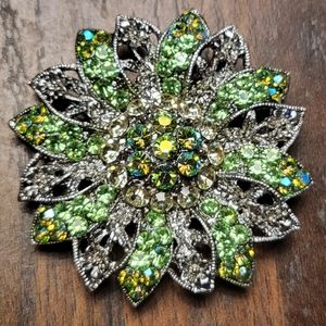 EUC Vintage Peridot rhinestone brooche pin Pendant 2" Across